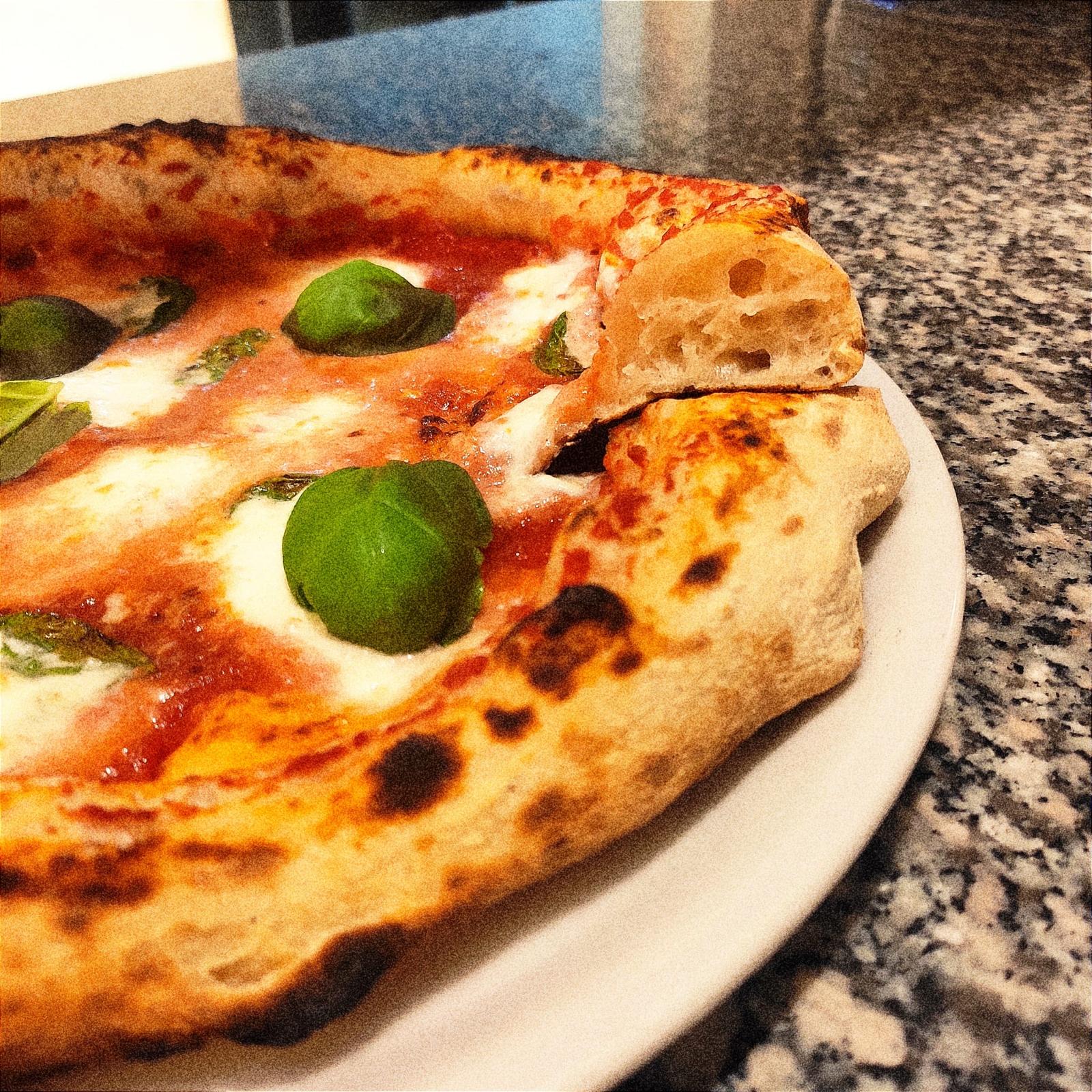 Pizza De Gustibus appena sfornata